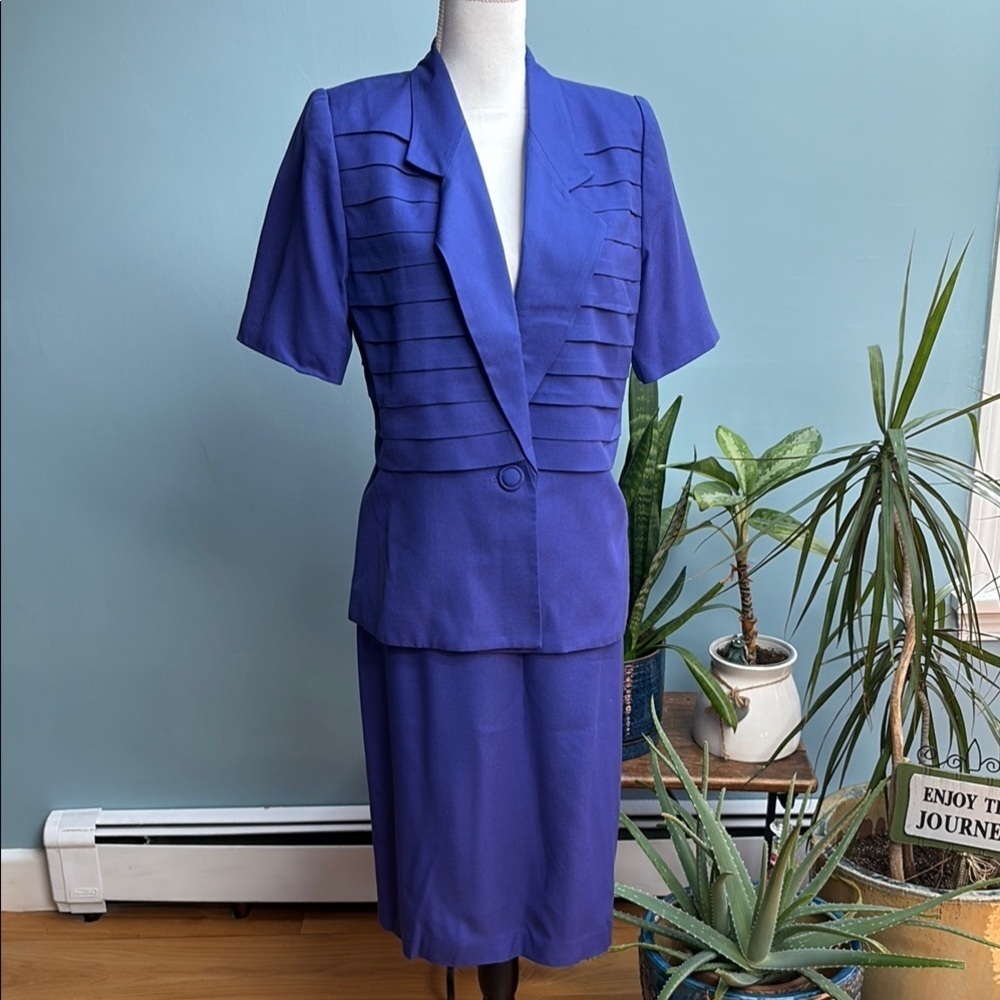 Albert Nipon Skirt Set. Size 8